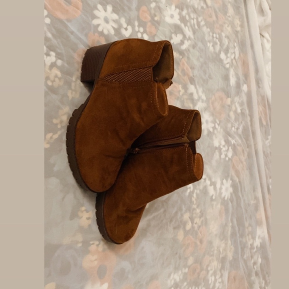 Size 6 high platform thick heel low cut boots